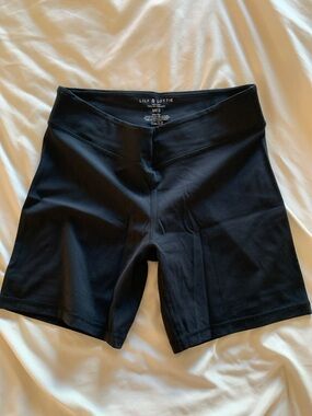 Black Women's High-Rise Bike Shorts